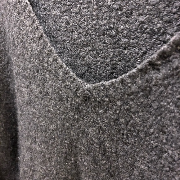 SOLD!!  GAP | V-Neck Sweater - Picture 3 of 6